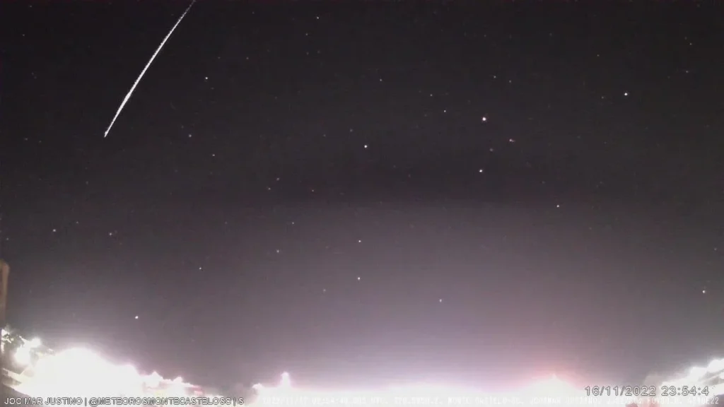 No dia 17 de Novembro de 2022, um meteoro foi capturado pela JJS2 na direção Sul, brilhando no céu por cerca de 2,5 segundos. Este evento, seguido de perto por um registro similar em 16 de Novembro, também na direção Sul e pela mesma duração, destaca a atividade meteórica deste mês.